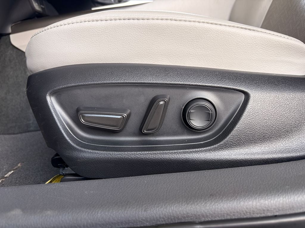 2023 Toyota Camry Hybrid XLE