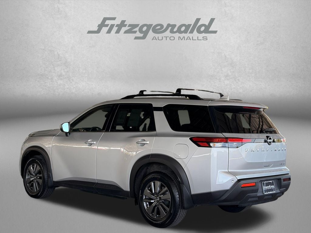 2024 Nissan Pathfinder SV