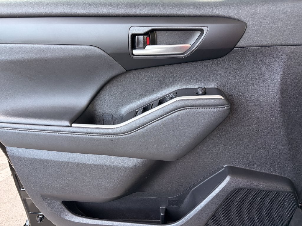 2025 Toyota Highlander XLE