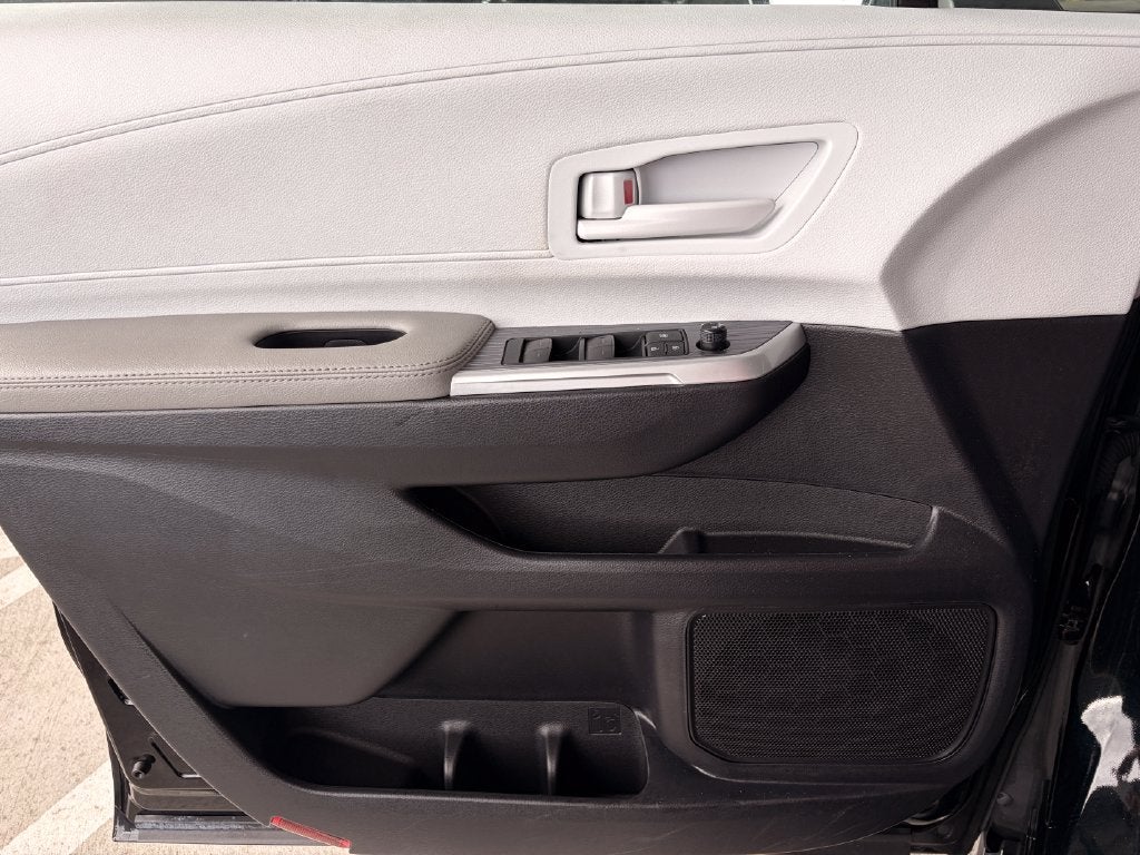 2026 Toyota Sienna LE 7 Passenger