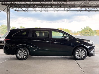 2026 Toyota Sienna LE 7 Passenger