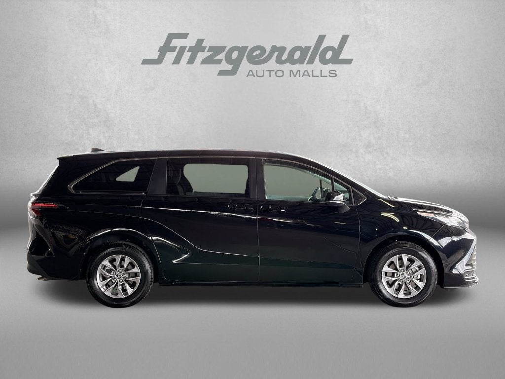 2026 Toyota Sienna LE 7 Passenger