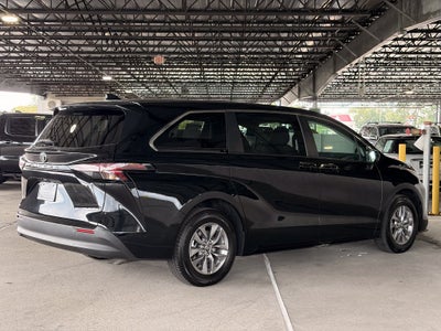 2026 Toyota Sienna LE 7 Passenger