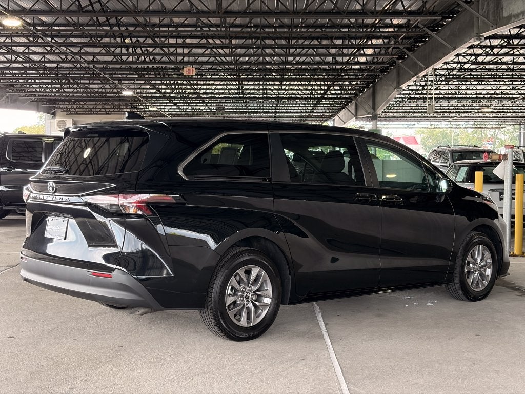 2026 Toyota Sienna LE 7 Passenger