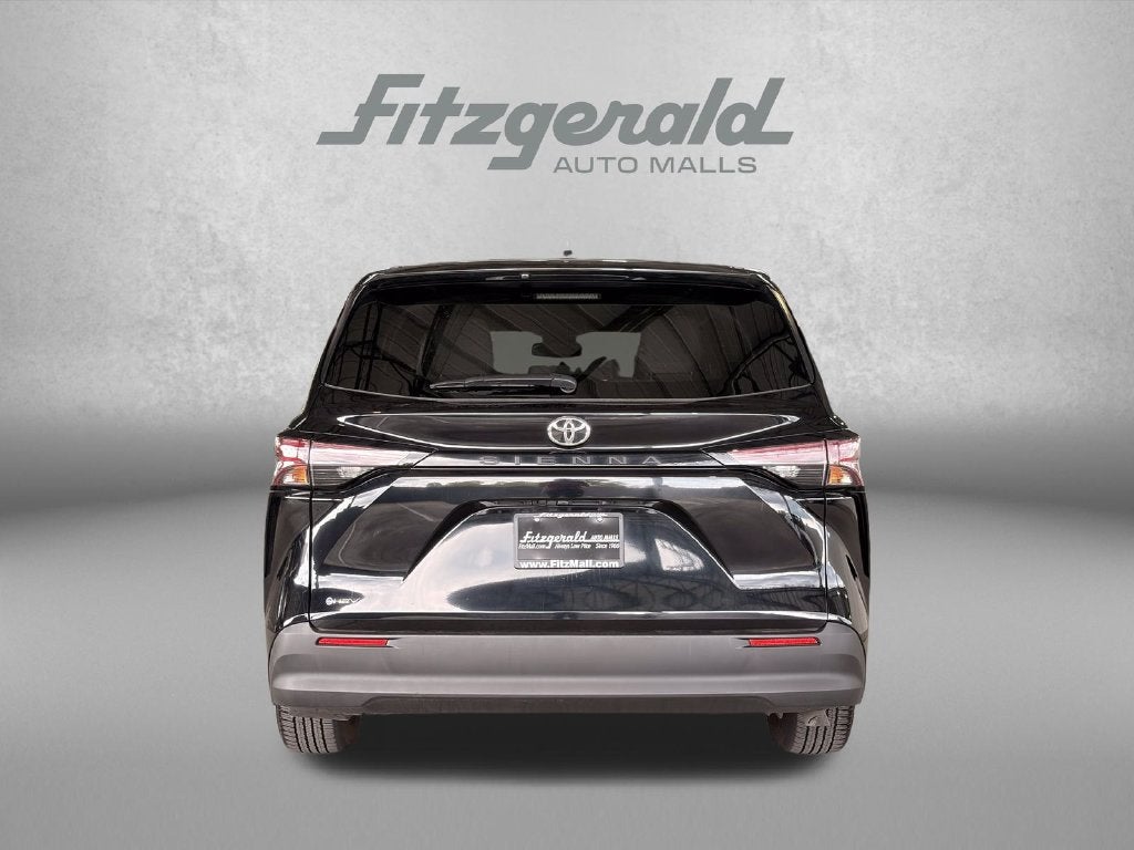 2026 Toyota Sienna LE 7 Passenger