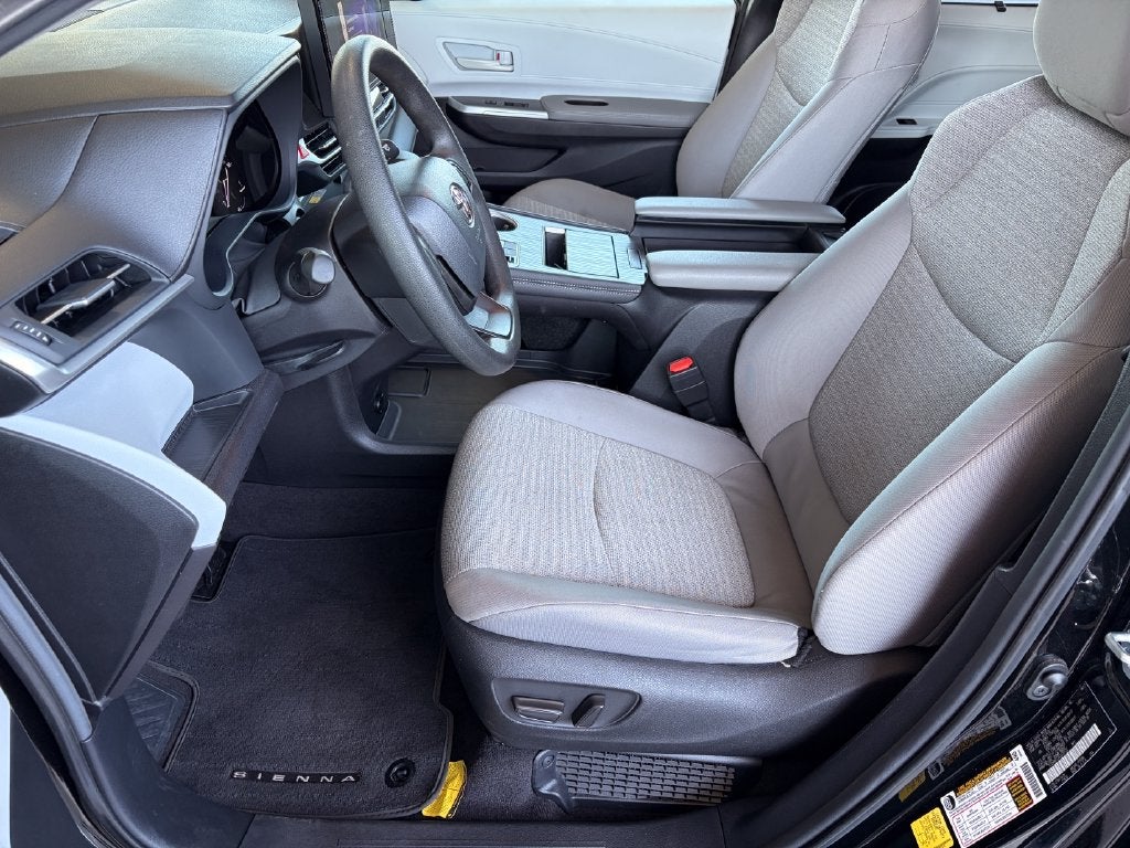 2025 Toyota Sienna LE 8 Passenger