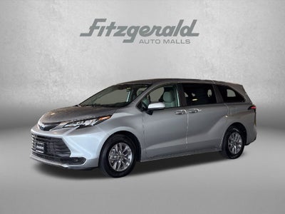2025 Toyota Sienna LE 8 Passenger