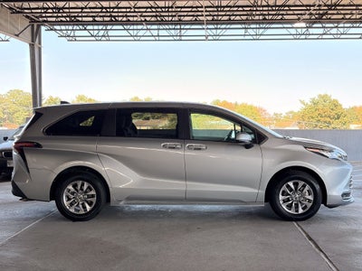 2025 Toyota Sienna LE 8 Passenger