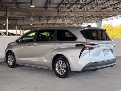 2025 Toyota Sienna LE 8 Passenger