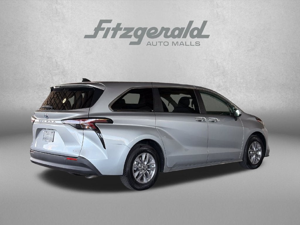 2025 Toyota Sienna LE 8 Passenger