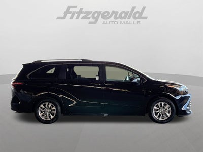 2026 Toyota Sienna XLE 8 Passenger