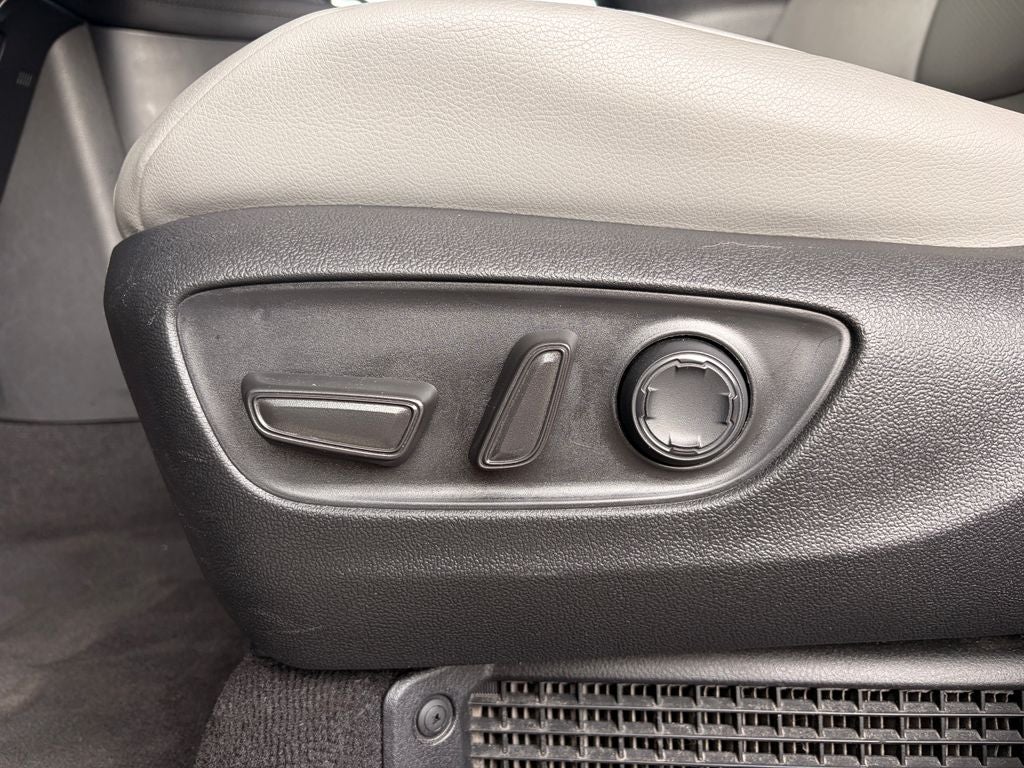 2025 Toyota SIENNA XLE XLE 8 Passenger