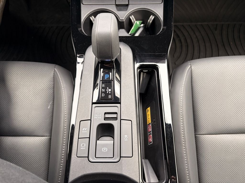 2024 Toyota PRIUS XLE