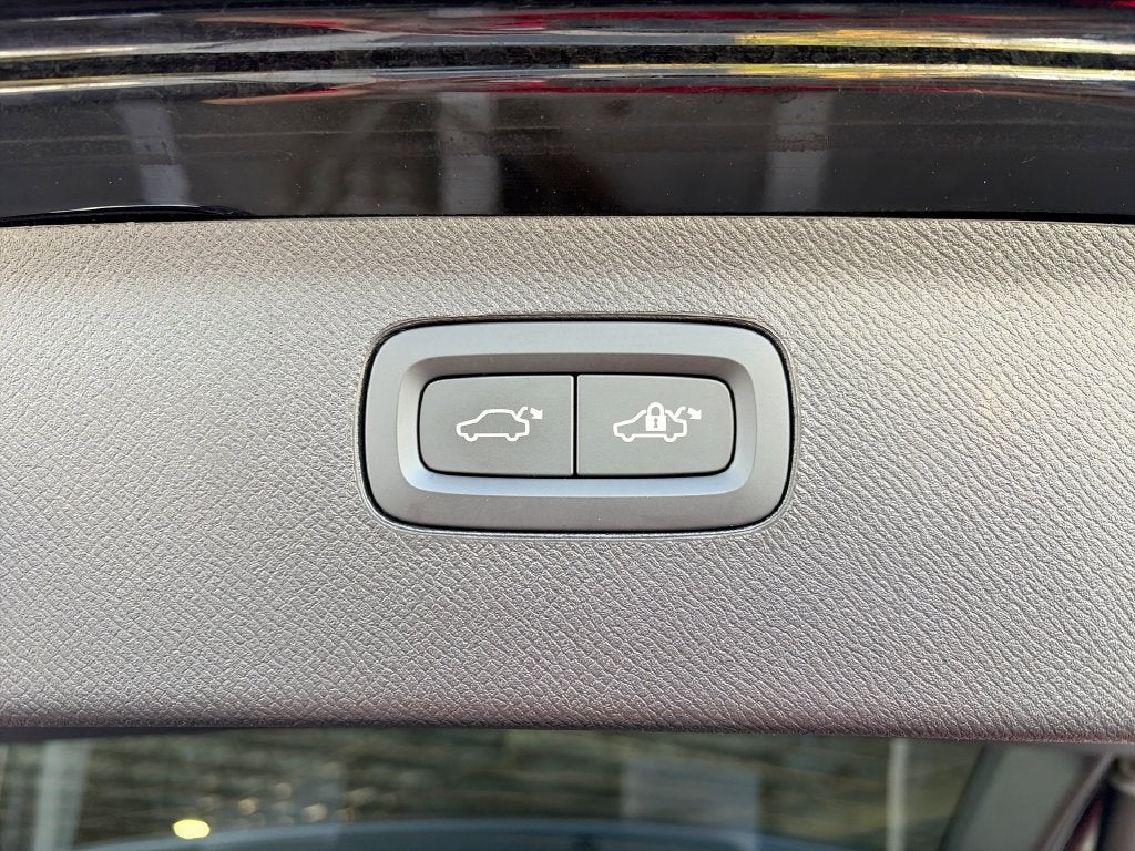 2025 Volvo XC90 B5 Core
