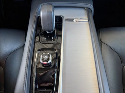 2025 Volvo XC90 B5 Core