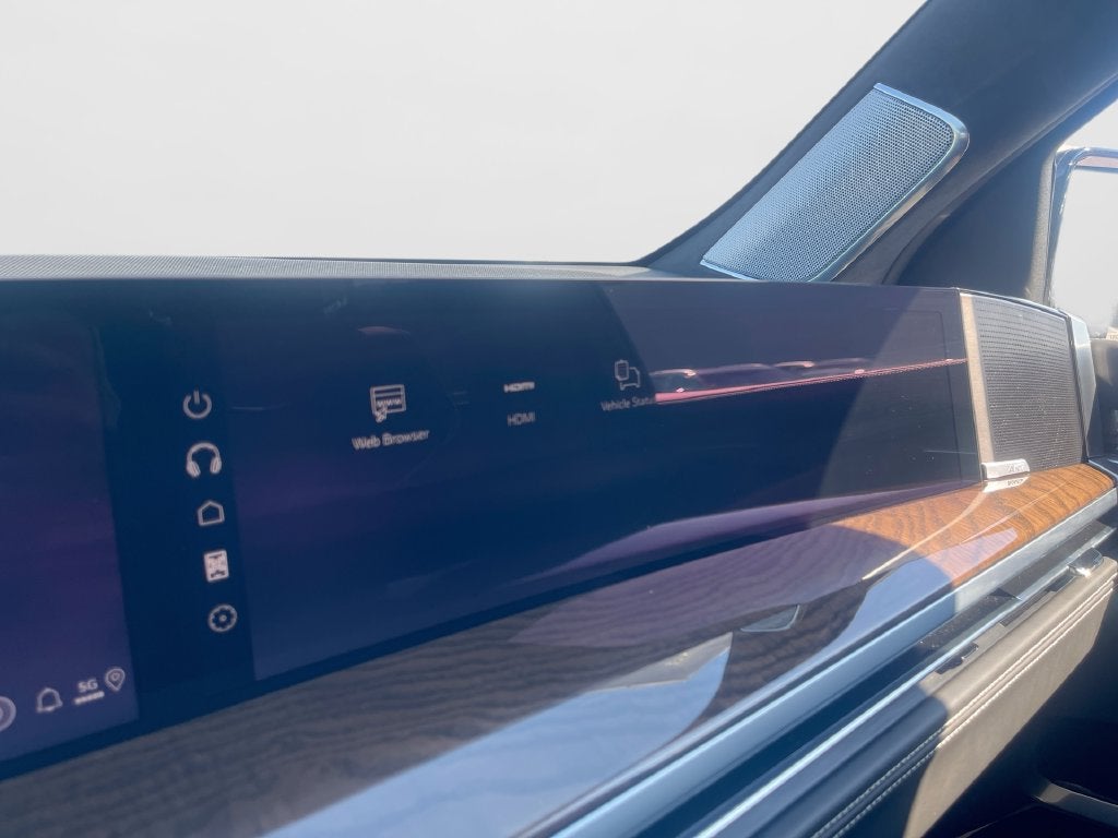 2025 Cadillac Escalade Sport Platinum