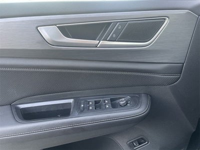 2025 Volkswagen Atlas Cross Sport 2.0T SE w/ Technology