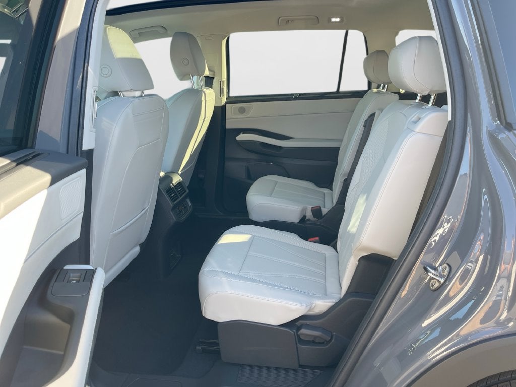 2027 Volkswagen Atlas SE w/Technology