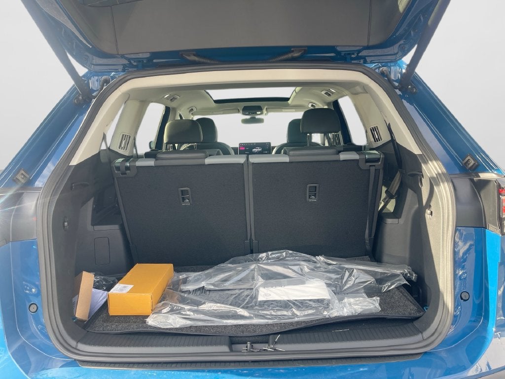 2027 Volkswagen Atlas SE w/Technology