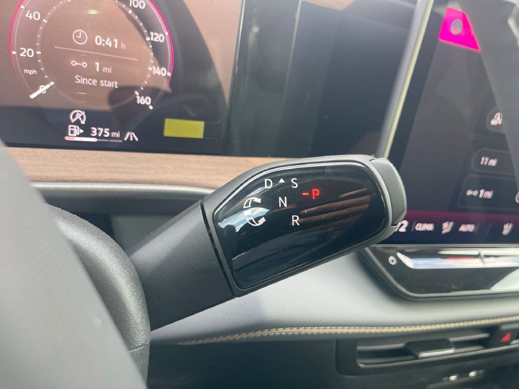 2027 Volkswagen Atlas SE w/Technology