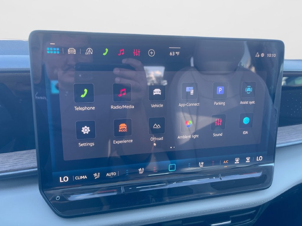 2027 Volkswagen Atlas SE w/Technology
