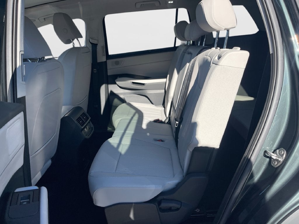2027 Volkswagen Atlas SE w/Technology