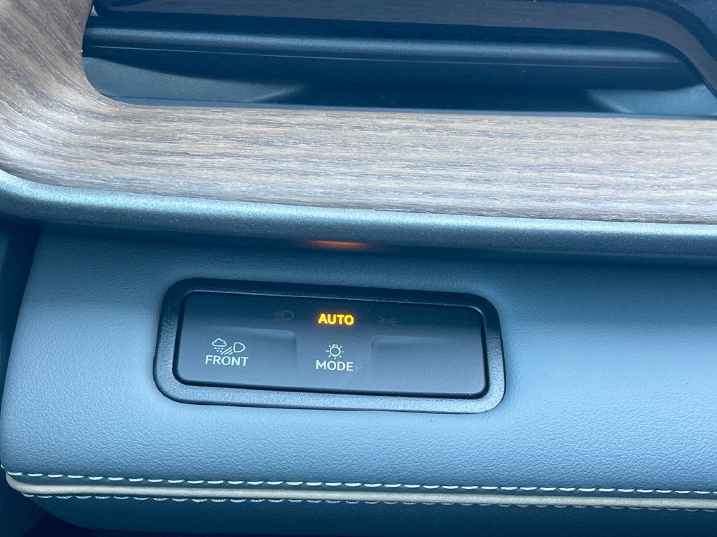 2027 Volkswagen Atlas SE w/Technology