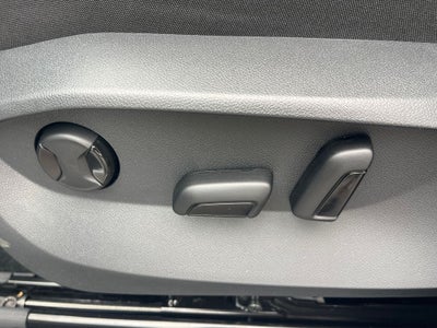 2026 Volkswagen Taos 1.5T SE Black