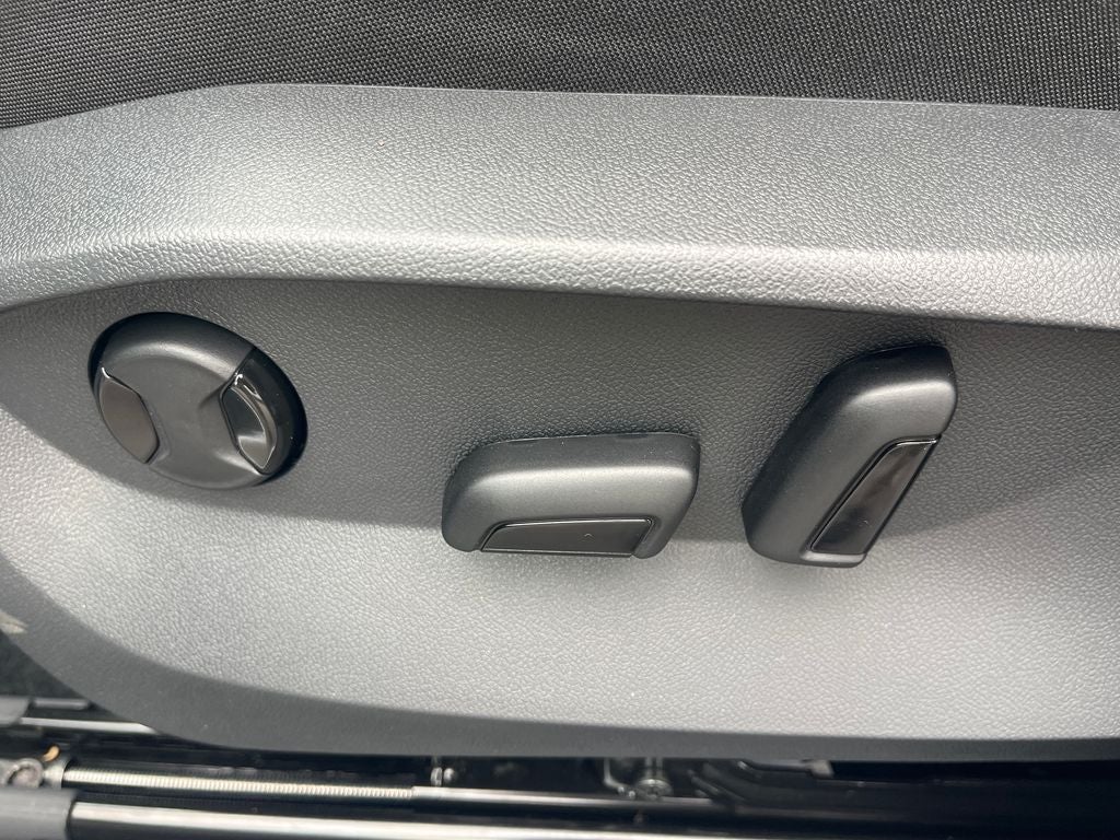 2026 Volkswagen Taos 1.5T SE Black