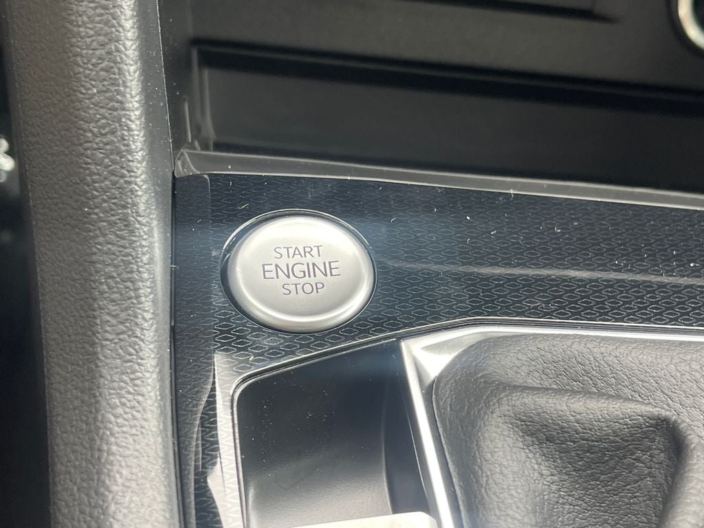 2026 Volkswagen Taos 1.5T SE Black