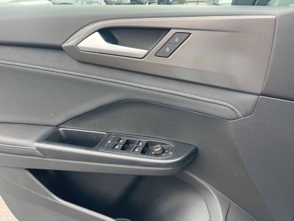 2026 Volkswagen Taos 1.5T SE Black