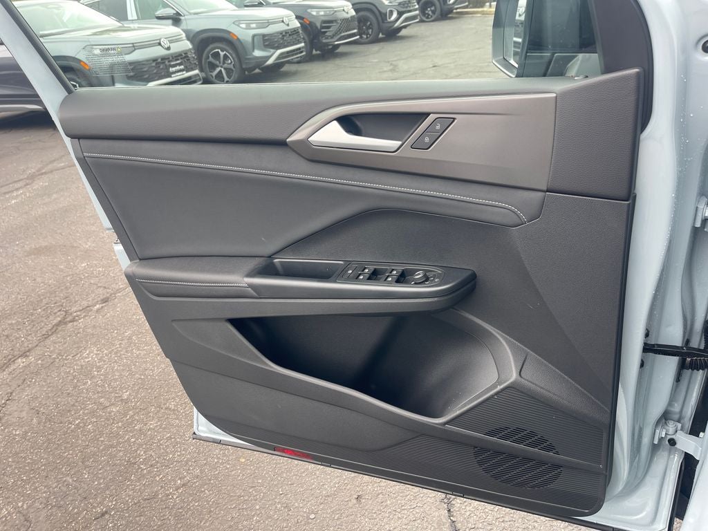 2026 Volkswagen Taos 1.5T SE Black