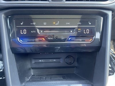 2025 Volkswagen Taos 1.5T SE Black