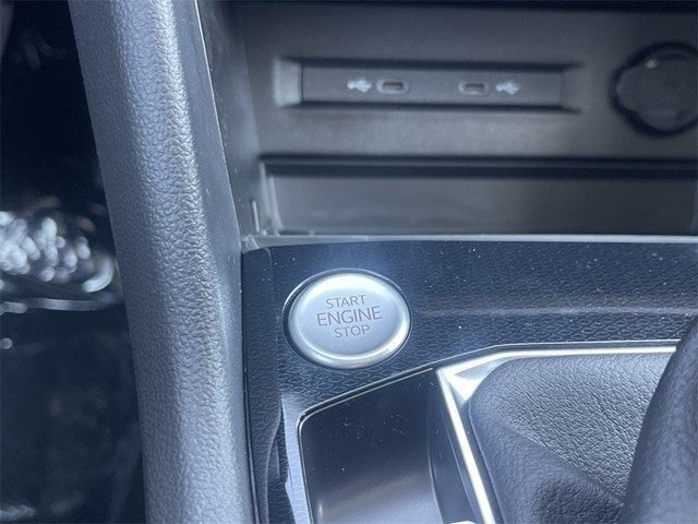 2025 Volkswagen Taos 1.5T SE Black