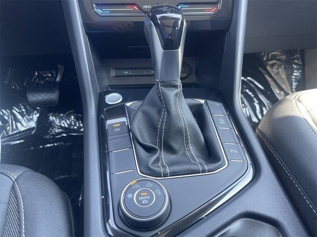 2025 Volkswagen Taos 1.5T SE Black