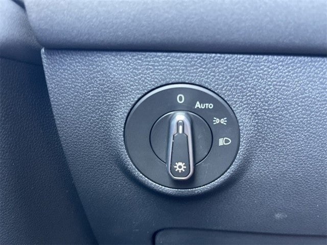 2025 Volkswagen Taos 1.5T SE Black