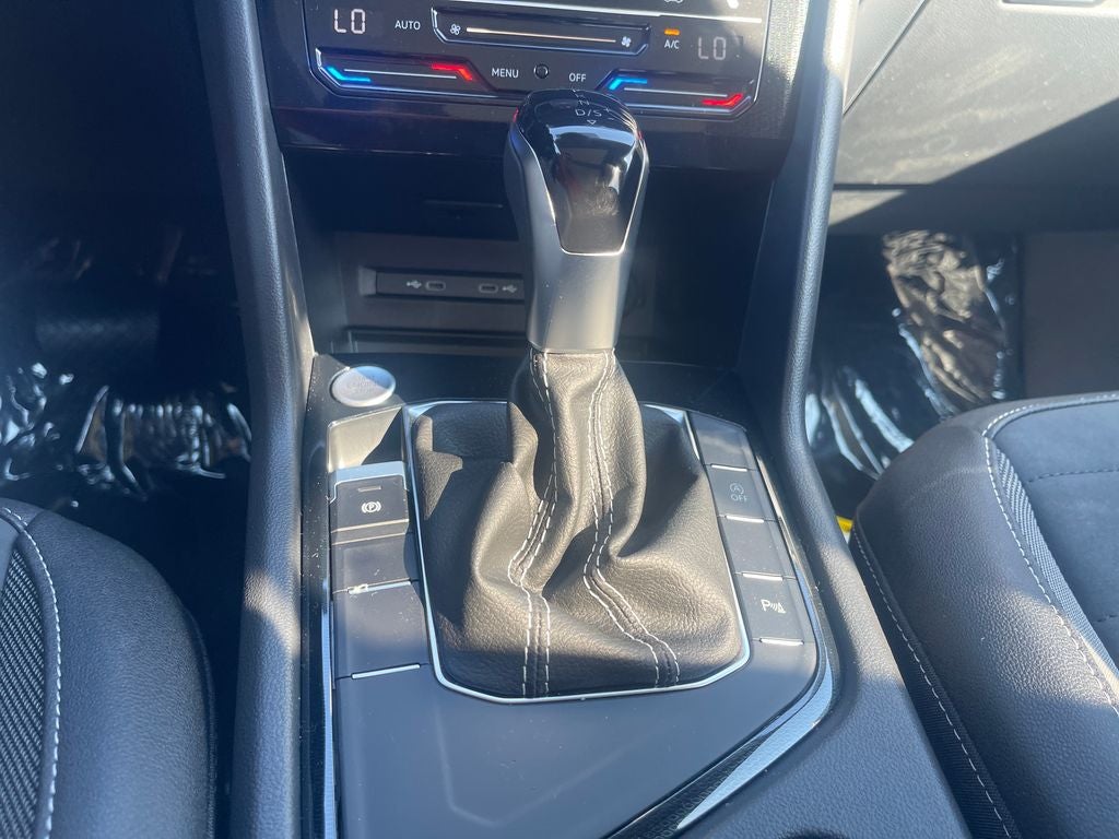 2026 Volkswagen Taos 1.5T SE Black