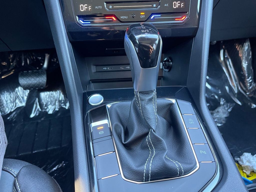 2026 Volkswagen Taos 1.5T SE Black