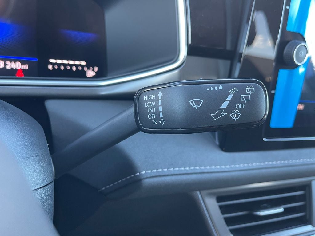 2026 Volkswagen Taos 1.5T SE Black