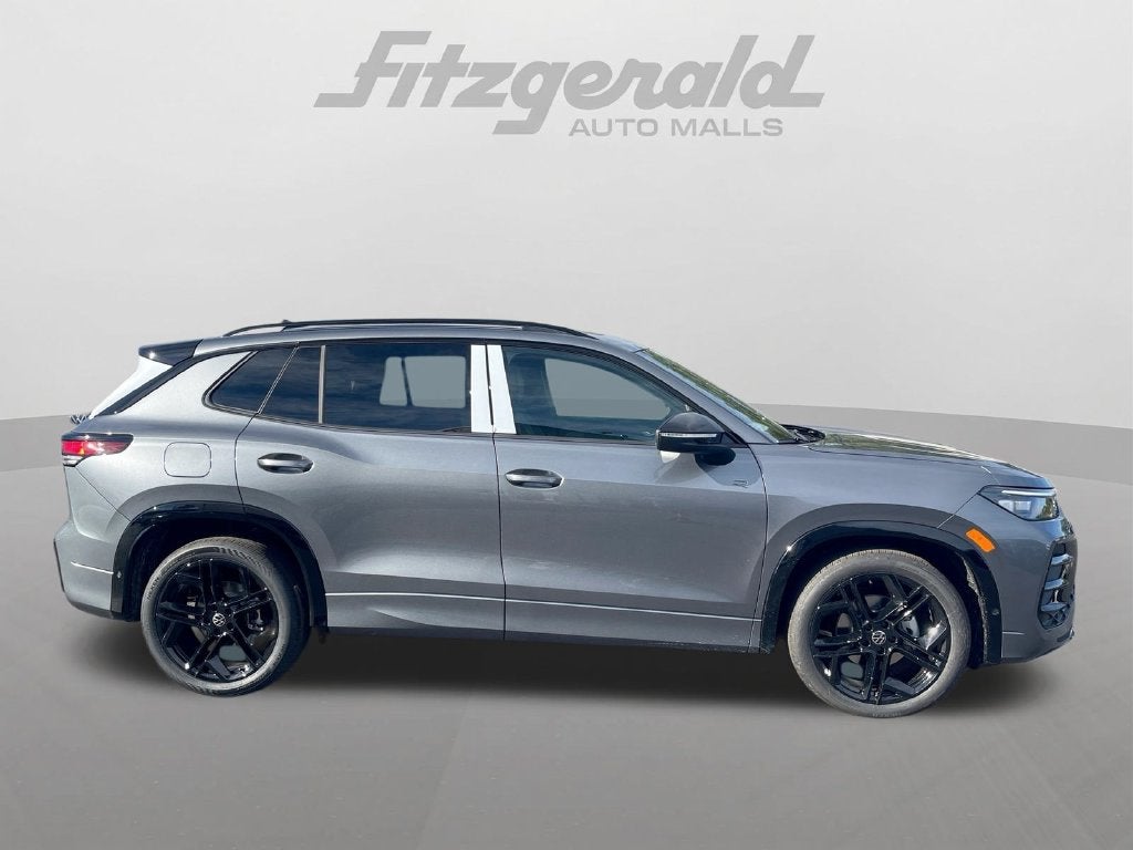 2026 Volkswagen Tiguan SE R-Line Black