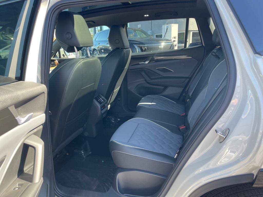 2026 Volkswagen Tiguan 2.0T SEL R-Line
