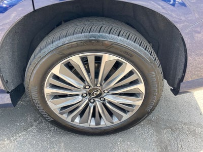 2025 INFINITI QX80 LUXE