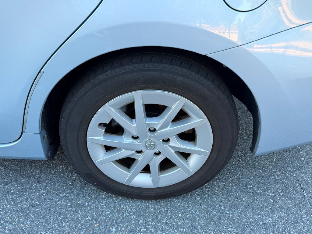 2014 Toyota Prius v Three