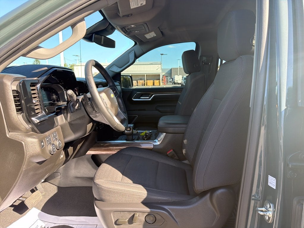 2025 Chevrolet Silverado LT