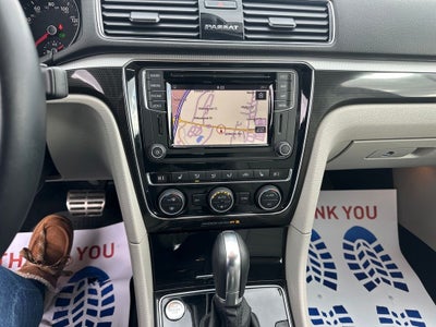 2019 Volkswagen Passat 2.0T SE R-Line