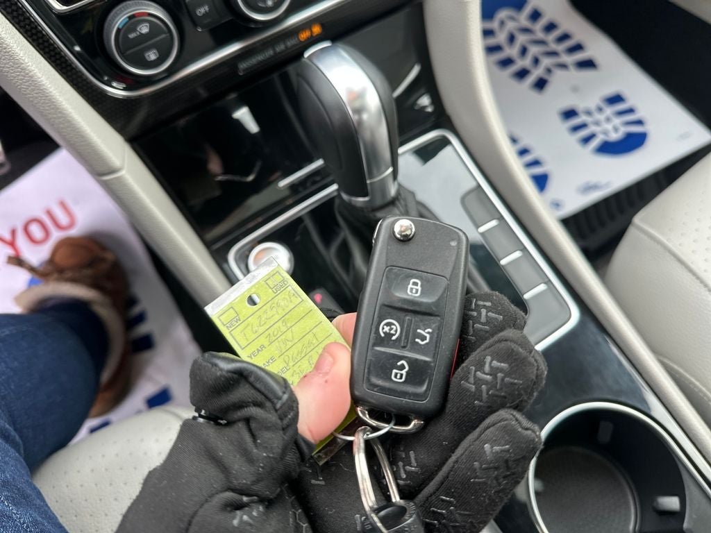 2019 Volkswagen Passat 2.0T SE R-Line