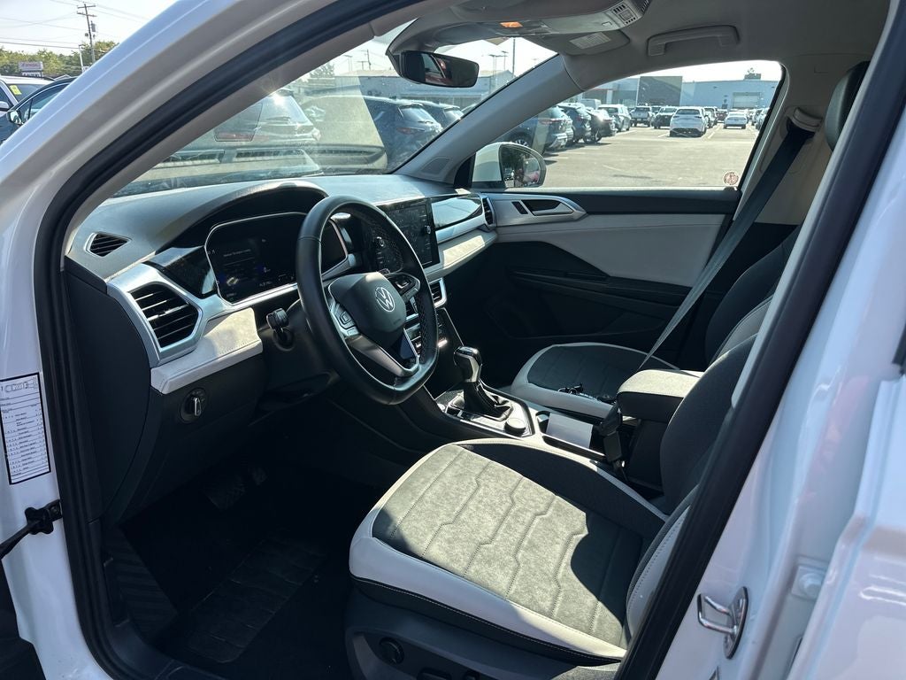 2025 Volkswagen Taos 1.5T SE