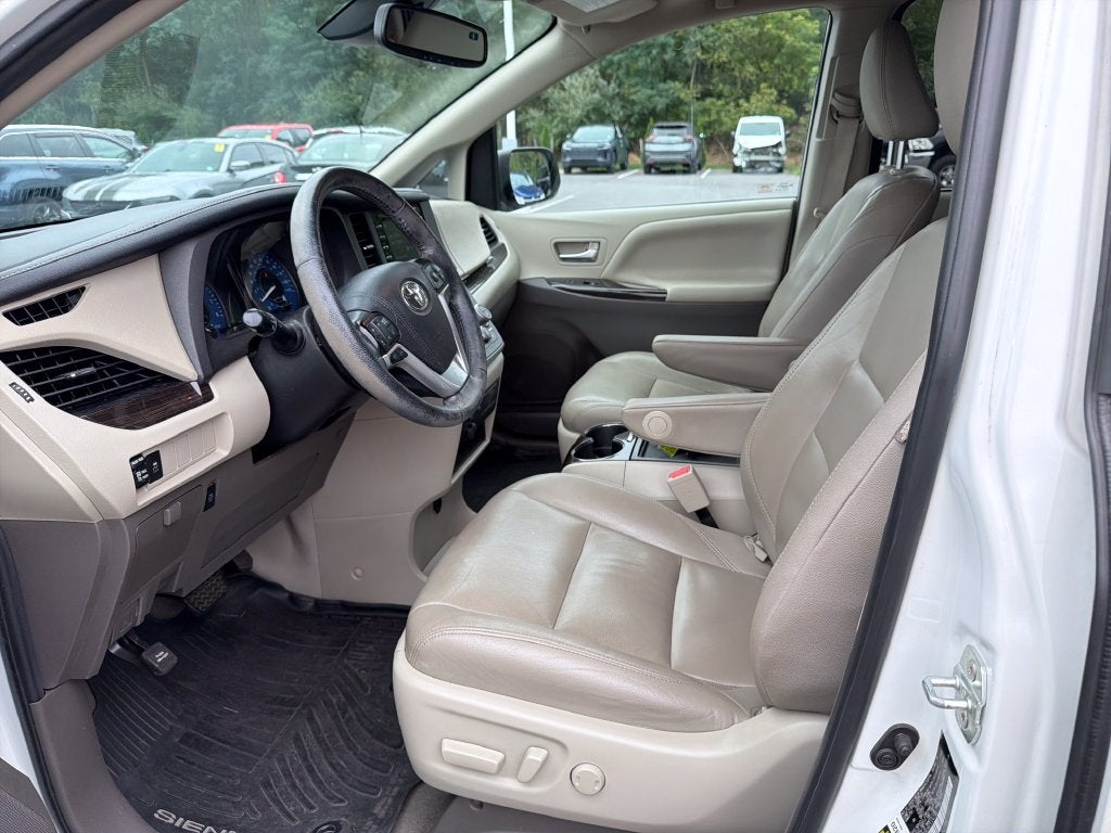 2020 Toyota Sienna XLE 7 Passenger