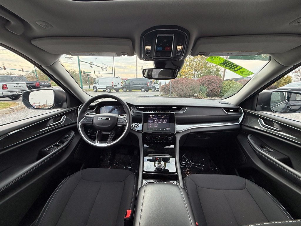 2023 Jeep Grand Cherokee L Laredo 4x4