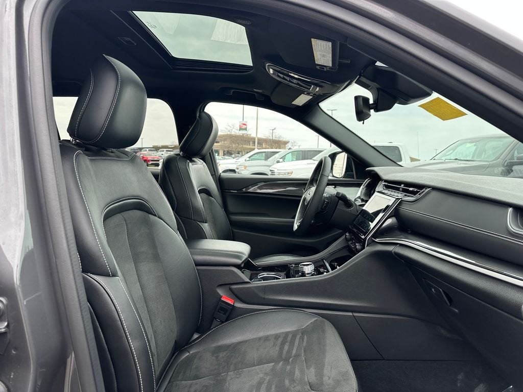 2023 Jeep Grand Cherokee L Altitude 4x4